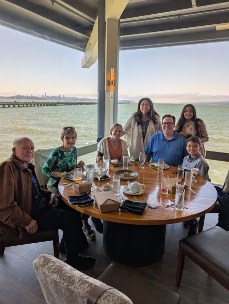 Arlons-family-lunch-at-Skates-on-the-bay