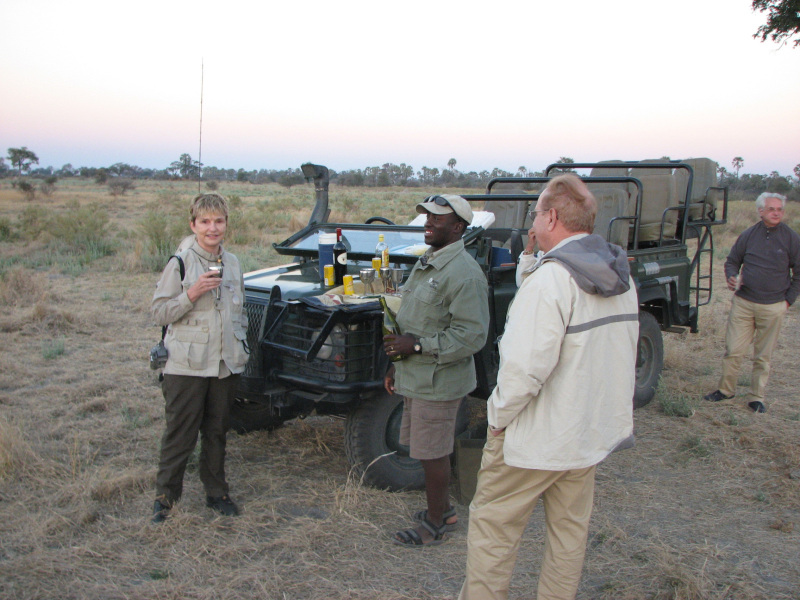 Cocktail-Hour-on-Safari
